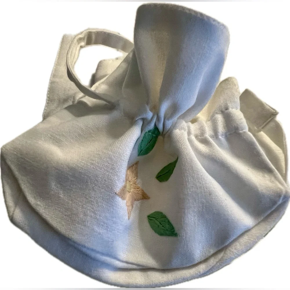 D. Porthault Small Embroidered Cotton Drawstring Gift Bag (5 available) - Picture 6 of 6